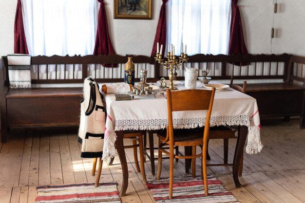 Jak wybrać idealne obrusy do różnych stylów wnętrzarskich?